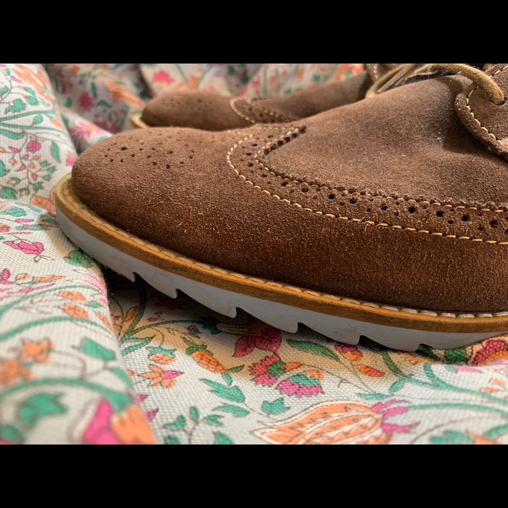 Men’s brown suede wingtips